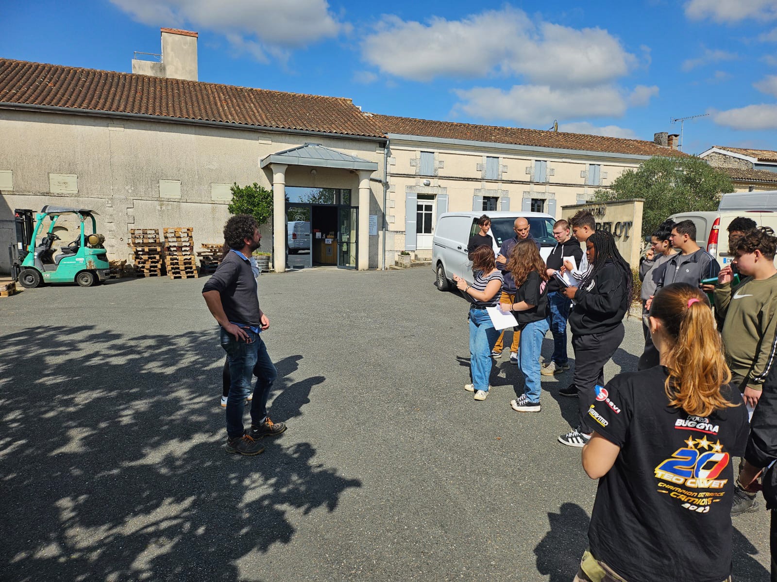 17 Septembre 2024 :  Journée de vendanges au Château Haut Grelot – BAC PRO CUISINE ET CSR – Section Hôtellerie-Restauration