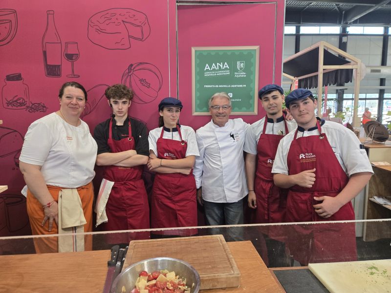 Mai 2026 – Pour la troisième fois les Premières Bac Pro Cuisine répondent présents sur le Stand de l&rsquo;Agence de l&rsquo;Alimentation Nouvelle-Aquitaine (AANA) à la Foire de Bordeaux- Section Hôtellerie/Restauration